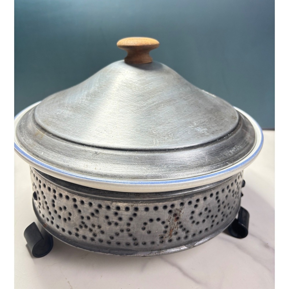 Vintage Pfaltzgraff Punched Tin Warming Stand Yorktowne Ceramic Casserole 3 Pc